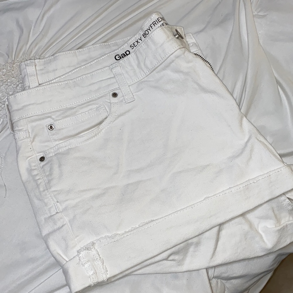 Gap “sexy boyfriend short”